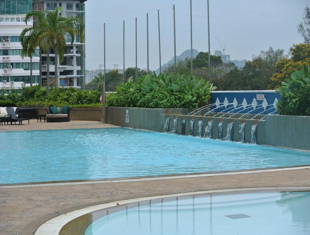 Gurney Bay Hotel, A Parkroyal Partner Hotel George Town Eksteriør bilde Swimming pool
