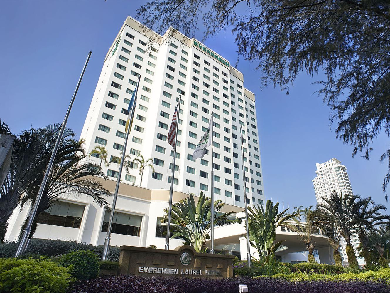 Gurney Bay Hotel, A Parkroyal Partner Hotel George Town Eksteriør bilde Evergreen Laurel