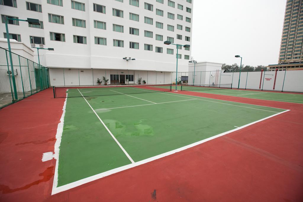 Gurney Bay Hotel, A Parkroyal Partner Hotel George Town Eksteriør bilde Tennis courts